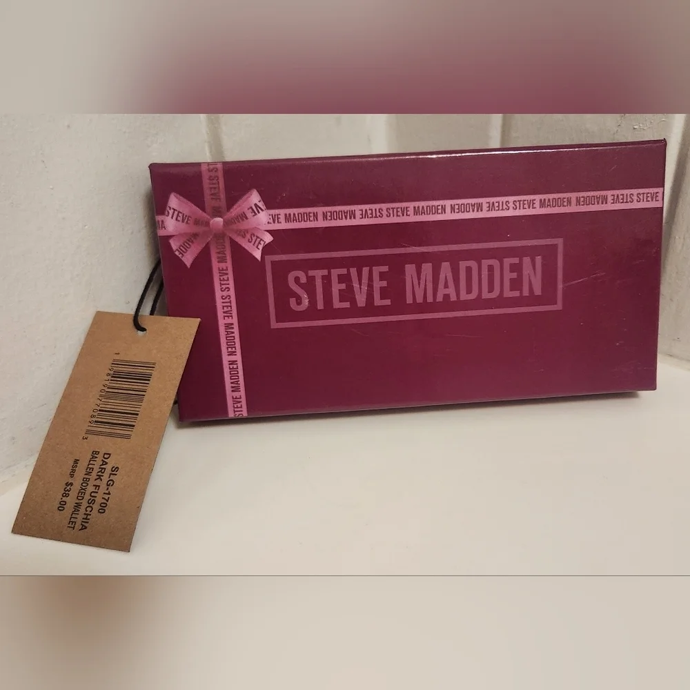 Steve Madden Fuschia Wallet NEW IN GIFT BOX!